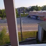 Kjellerleilighet I Fana Til Leie-med Gratis Parkering Og Mange Kollektiv Reisemuligheter Appartement