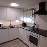 Apartamento Kjellerleilighet I Fana Til Leie-med Gratis Parkering Og Mange Kollektiv Reisemuligheter Bergen