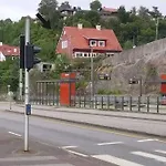 Apartamento Kjellerleilighet I Fana Til Leie-med Gratis Parkering Og Mange Kollektiv Reisemuligheter Bergen