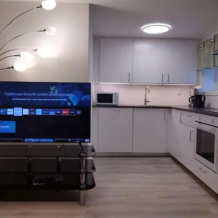 Kjellerleilighet I Fana Til Leie-med Gratis Parkering Og Mange Kollektiv Reisemuligheter Apartamento *