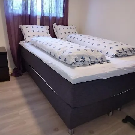 Apartamento Kjellerleilighet I Fana Til Leie-med Gratis Parkering Og Mange Kollektiv Reisemuligheter *