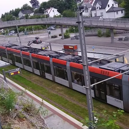 Kjellerleilighet I Fana Til Leie-med Gratis Parkering Og Mange Kollektiv Reisemuligheter 公寓 卑爾根