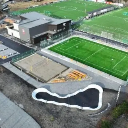 Kjellerleilighet I Fana Til Leie-med Gratis Parkering Og Mange Kollektiv Reisemuligheter Apartamento *