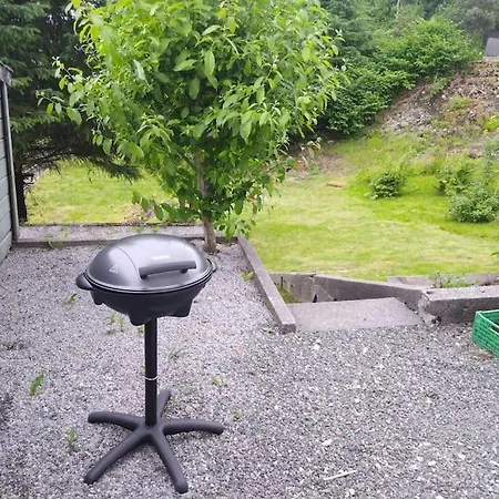 Kjellerleilighet I Fana Til Leie-med Gratis Parkering Og Mange Kollektiv Reisemuligheter * 卑爾根