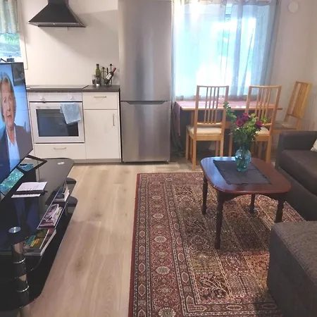 Kjellerleilighet I Fana Til Leie-med Gratis Parkering Og Mange Kollektiv Reisemuligheter 卑爾根