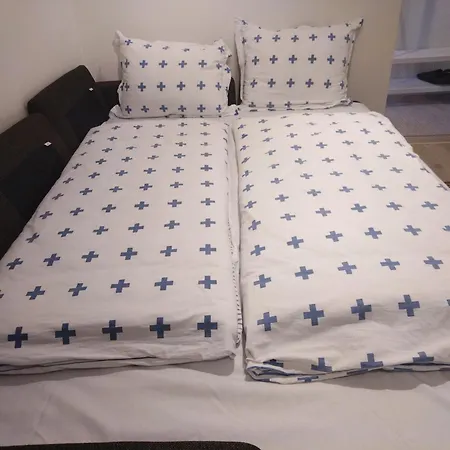 Kjellerleilighet I Fana Til Leie-med Gratis Parkering Og Mange Kollektiv Reisemuligheter Appartement