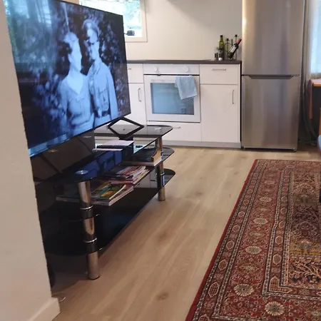 Kjellerleilighet I Fana Til Leie-med Gratis Parkering Og Mange Kollektiv Reisemuligheter * 卑爾根