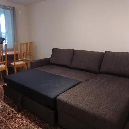 Kjellerleilighet I Fana Til Leie-med Gratis Parkering Og Mange Kollektiv Reisemuligheter *