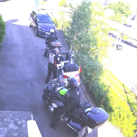 Kjellerleilighet I Fana Til Leie-med Gratis Parkering Og Mange Kollektiv Reisemuligheter *