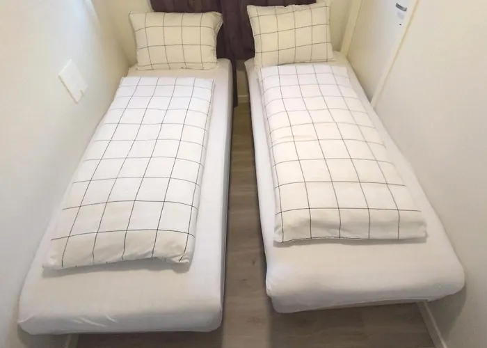 Kjellerleilighet I Fana Til Leie-med Gratis Parkering Og Mange Kollektiv Reisemuligheter * Bergen