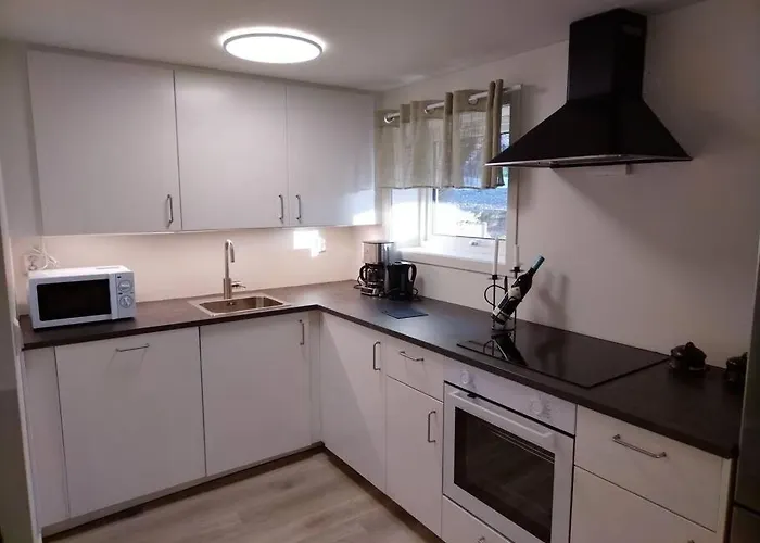 Apartment Kjellerleilighet I Fana Til Leie-med Gratis Parkering Og Mange Kollektiv Reisemuligheter Bergen