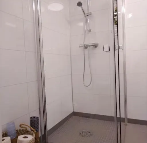 Kjellerleilighet I Fana Til Leie-med Gratis Parkering Og Mange Kollektiv Reisemuligheter