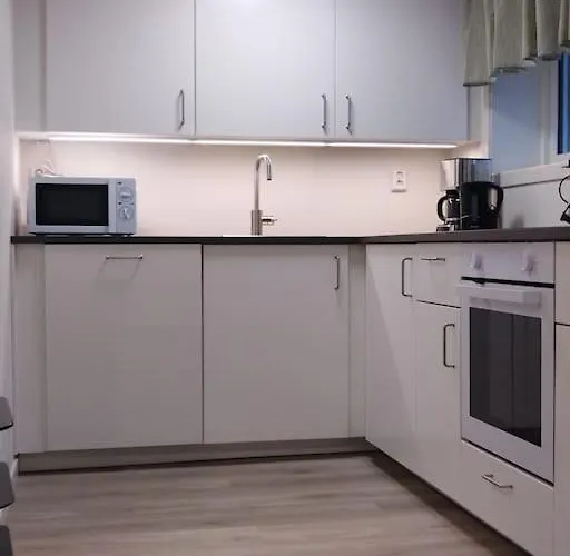 Kjellerleilighet I Fana Til Leie-med Gratis Parkering Og Mange Kollektiv Reisemuligheter Apartament *