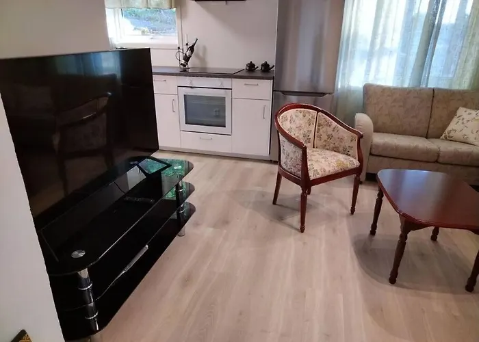 Kjellerleilighet I Fana Til Leie-med Gratis Parkering Og Mange Kollektiv Reisemuligheter Apartment Bergen