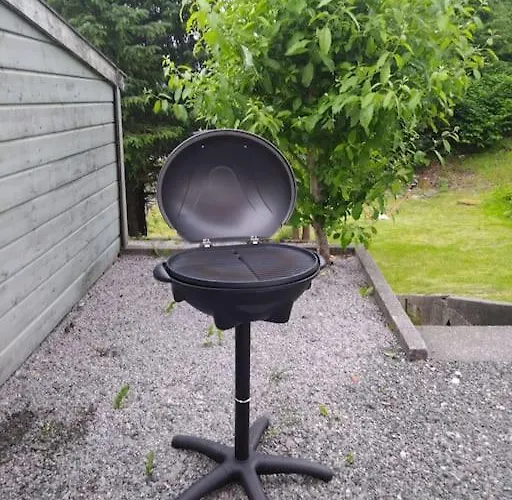 Kjellerleilighet I Fana Til Leie-med Gratis Parkering Og Mange Kollektiv Reisemuligheter Apartment