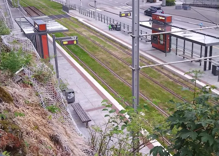 Kjellerleilighet I Fana Til Leie-med Gratis Parkering Og Mange Kollektiv Reisemuligheter *