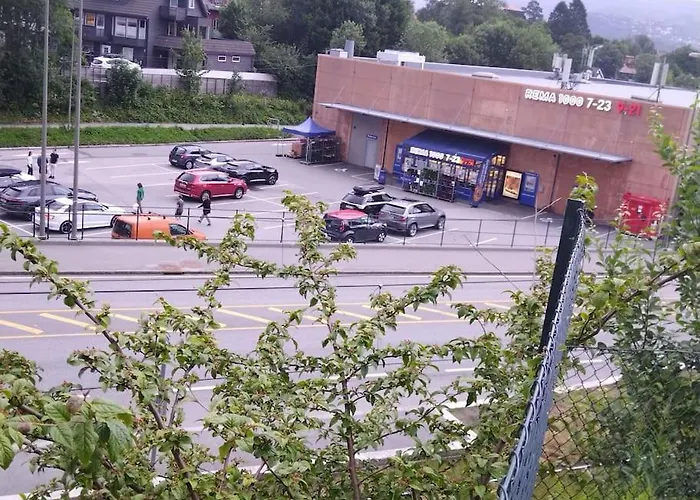 Kjellerleilighet I Fana Til Leie-med Gratis Parkering Og Mange Kollektiv Reisemuligheter Bergen