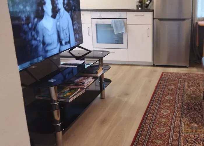 Kjellerleilighet I Fana Til Leie-med Gratis Parkering Og Mange Kollektiv Reisemuligheter * Bergen