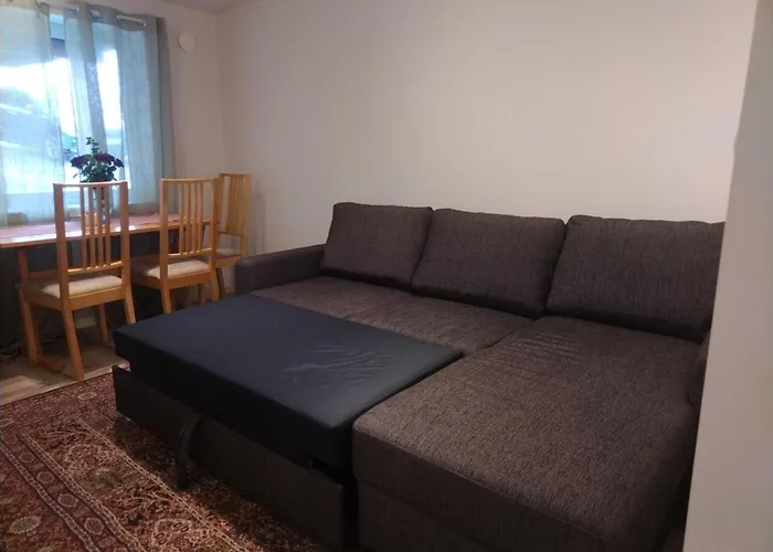 Kjellerleilighet I Fana Til Leie-med Gratis Parkering Og Mange Kollektiv Reisemuligheter *