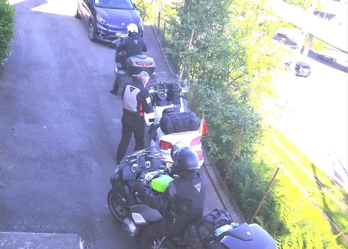 Kjellerleilighet I Fana Til Leie-med Gratis Parkering Og Mange Kollektiv Reisemuligheter *