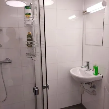 Kjellerleilighet I Fana Til Leie-med Gratis Parkering Og Mange Kollektiv Reisemuligheter *