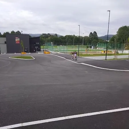 Kjellerleilighet I Fana Til Leie-med Gratis Parkering Og Mange Kollektiv Reisemuligheter * ベルゲン