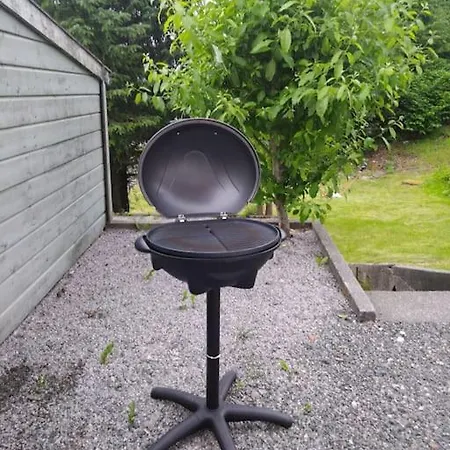 Kjellerleilighet I Fana Til Leie-med Gratis Parkering Og Mange Kollektiv Reisemuligheter アパート