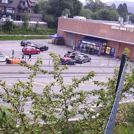 Kjellerleilighet I Fana Til Leie-med Gratis Parkering Og Mange Kollektiv Reisemuligheter ベルゲン