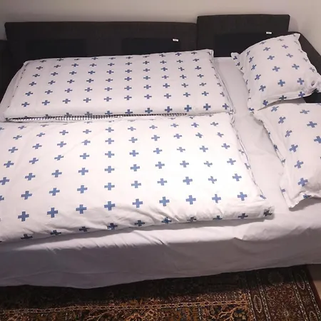 Kjellerleilighet I Fana Til Leie-med Gratis Parkering Og Mange Kollektiv Reisemuligheter *