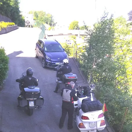 アパート Kjellerleilighet I Fana Til Leie-med Gratis Parkering Og Mange Kollektiv Reisemuligheter ベルゲン