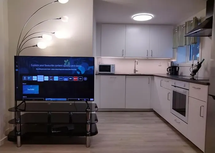 Kjellerleilighet I Fana Til Leie-med Gratis Parkering Og Mange Kollektiv Reisemuligheter Apartman *