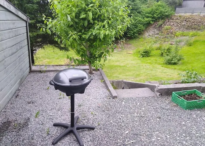 Kjellerleilighet I Fana Til Leie-med Gratis Parkering Og Mange Kollektiv Reisemuligheter * Bergen