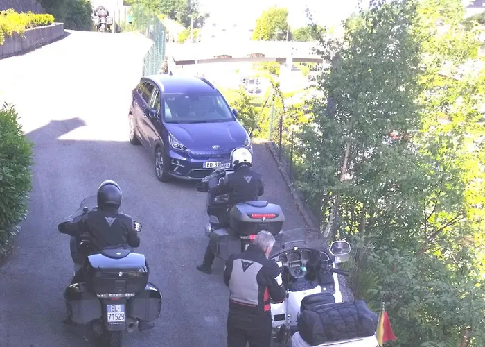 Apartman Kjellerleilighet I Fana Til Leie-med Gratis Parkering Og Mange Kollektiv Reisemuligheter Bergen